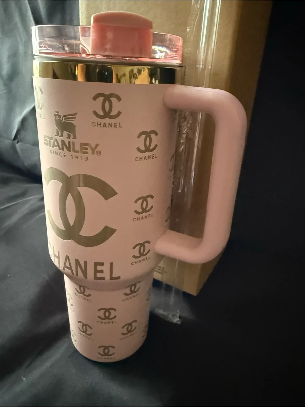 New Stanley 40oz Laser ChanEngravedeL Pink Travel Tumbler with Gold Logo - Picture 4 of 7